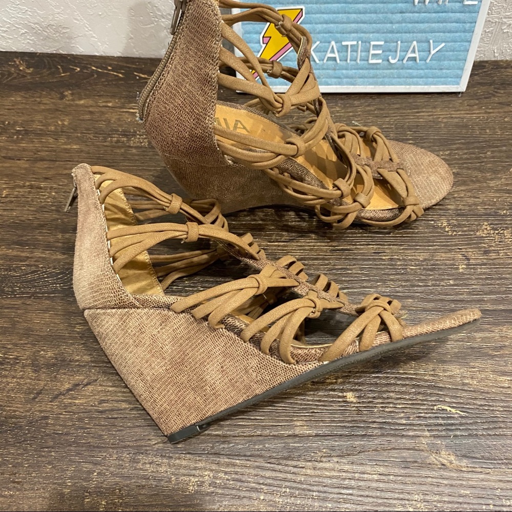 MIA Trendy Tan Snake Print Cage Wedges ZIP back closure Size 7